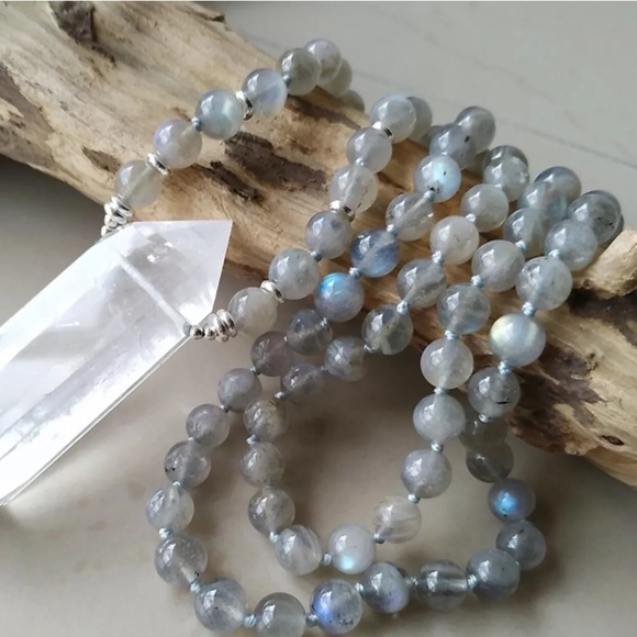 Unique clear quartz and labradorite bead necklace - Picture 6 of 9